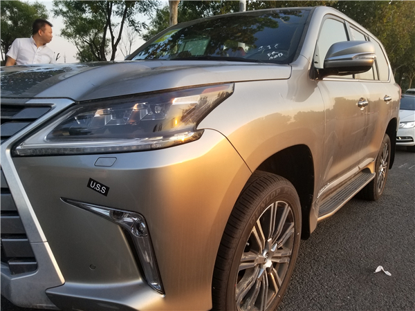 雷克萨斯LX570销售电话：13389982878刘经理