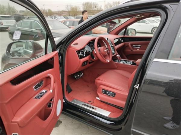 宾利添越销售电话：13389982878刘经理