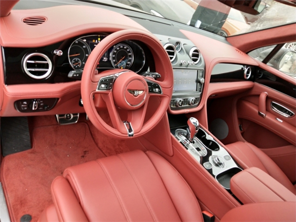 宾利添越销售电话：13389982878刘经理