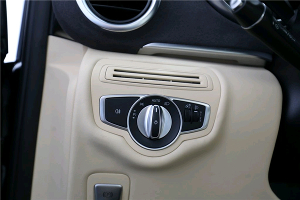 奔驰V250销售电话：13389982878刘经理