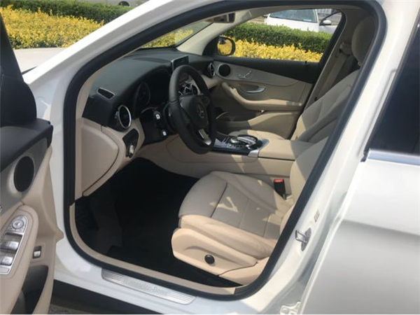 奔驰GLC300销售电话：13389982878刘经理