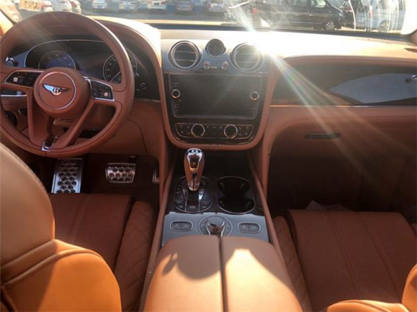 宾利添越销售电话：13389982878刘经理