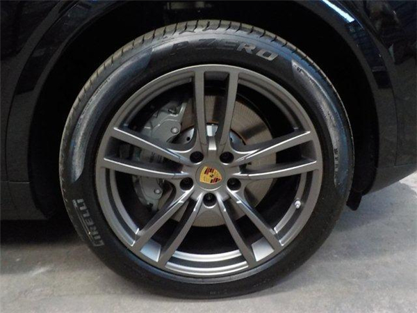 保时捷卡宴销售电话：13389982878刘经理