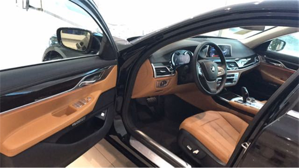 宝马7系 7×24H销售热线：133-8998-2878刘经理（同微信）