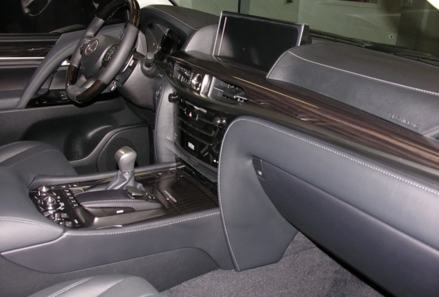 雷克萨斯LX450D销售电话：13389982878刘经理