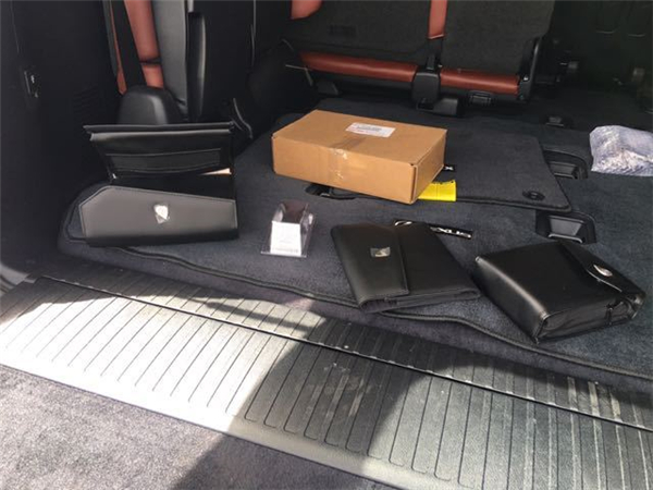 雷克萨斯LX570销售电话：13389982878刘经理