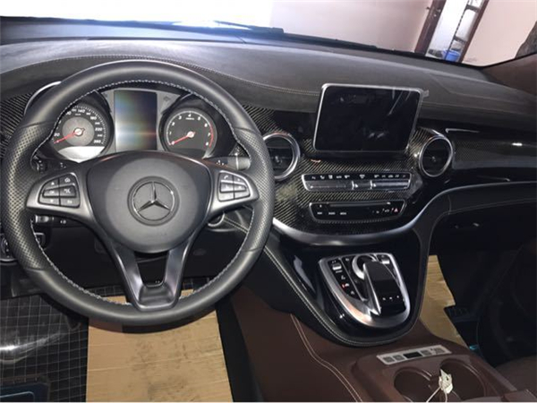 奔驰V250销售电话：13389982878刘经理