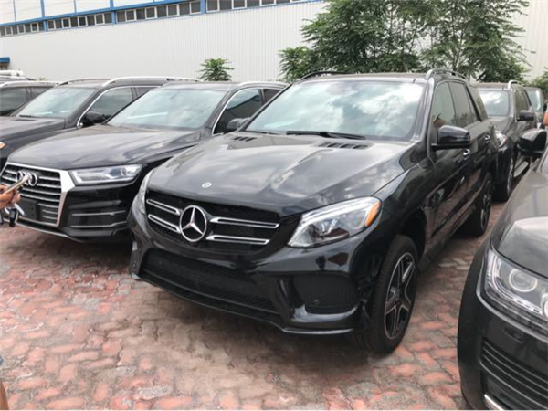 奔驰GLE400销售电话：13389982878刘经理