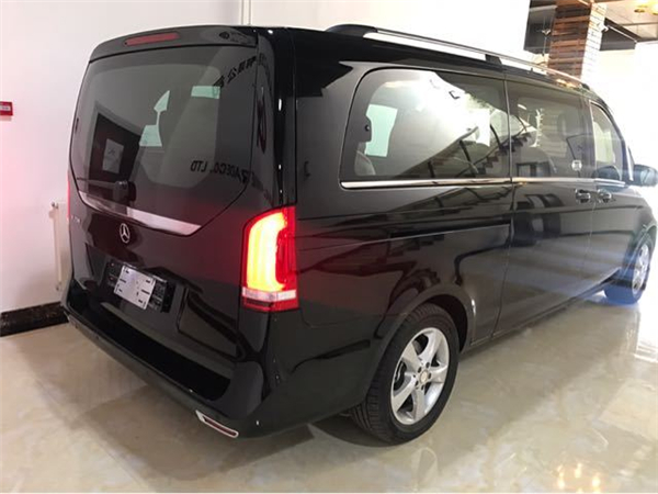 奔驰V250销售电话：13389982878刘经理