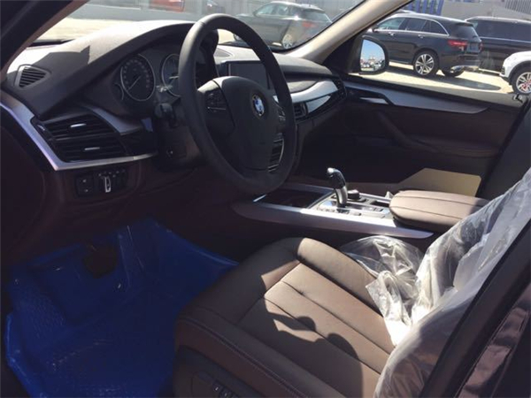 宝马X5柴油版销售电话：13389982878刘经理