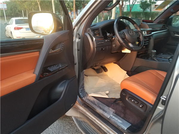 雷克萨斯LX570销售电话：13389982878刘经理