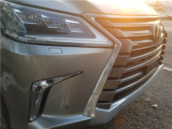 雷克萨斯LX570销售电话：13389982878刘经理