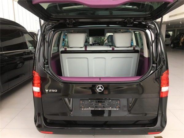 进口奔驰V250销售电话：13389982878刘经理