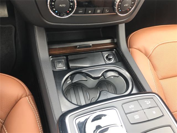 奔驰GLS450销售电话：13389982878刘经理