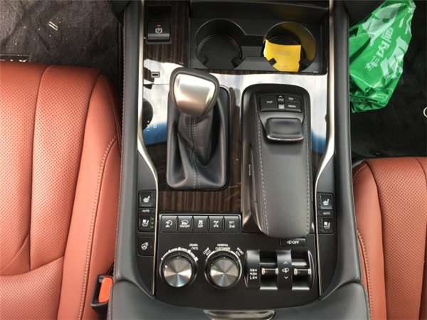 雷克萨斯LX570销售电话：13389982878刘经理