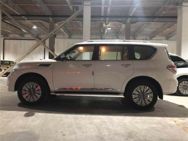 日产尼桑途乐Y62销售电话：13389982878刘经理