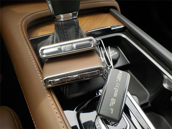 沃尔沃XC90销售电话：13389982878刘经理