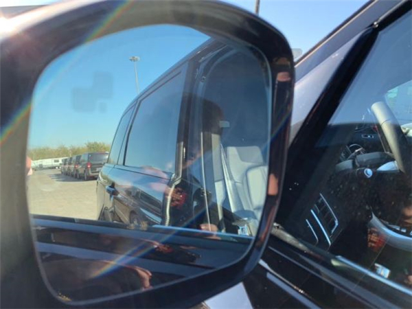 18款路虎揽胜运动销售电话：13389982878刘经理