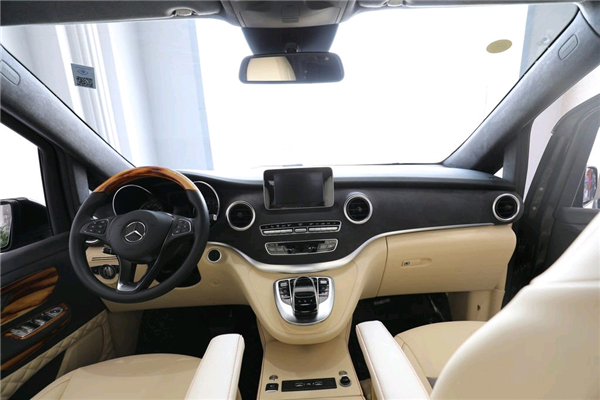 奔驰V250销售电话：13389982878刘经理