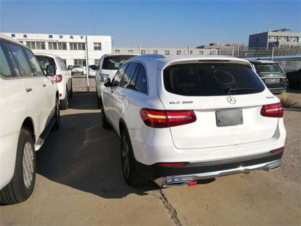 奔驰GLC300销售电话：13389982878刘经理