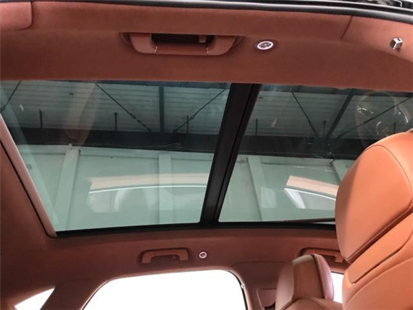 宾利添越销售电话：13389982878刘经理