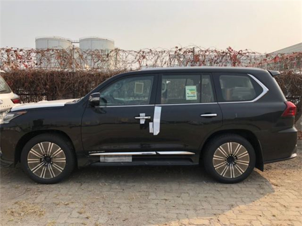 雷克萨斯LX570销售电话：13389982878刘经理