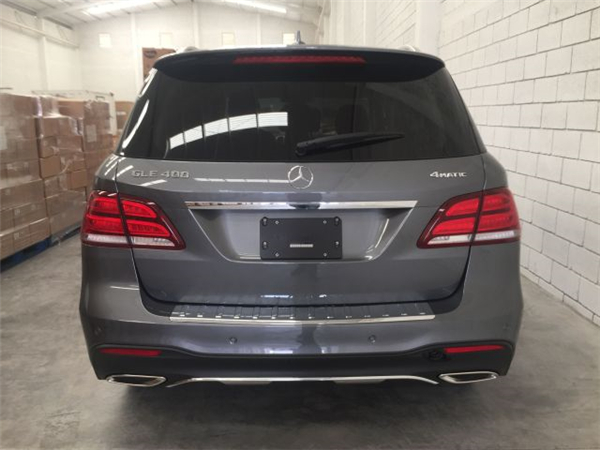 奔驰GLE400销售电话:13389982878刘经理 660874b5a1c173f7.jpg