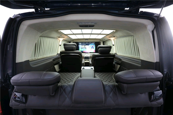 奔驰V250销售电话：13389982878刘经理