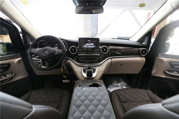 奔驰V250销售电话：13389982878刘经理