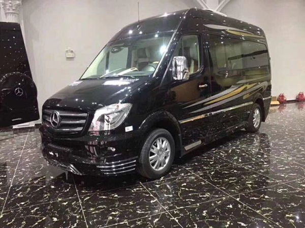 宾利斯宾特房车销售电话：13389982878刘经理