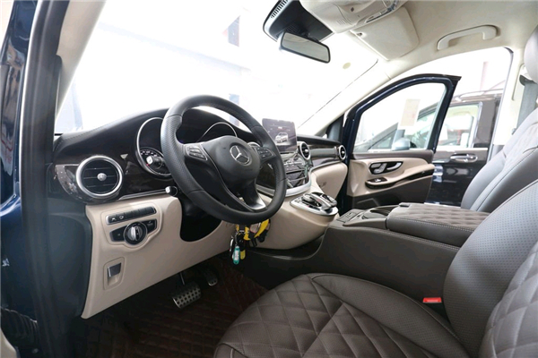 奔驰V250销售电话：13389982878刘经理