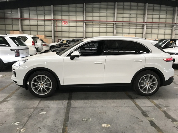 保时捷卡宴销售电话：13389982878刘经理