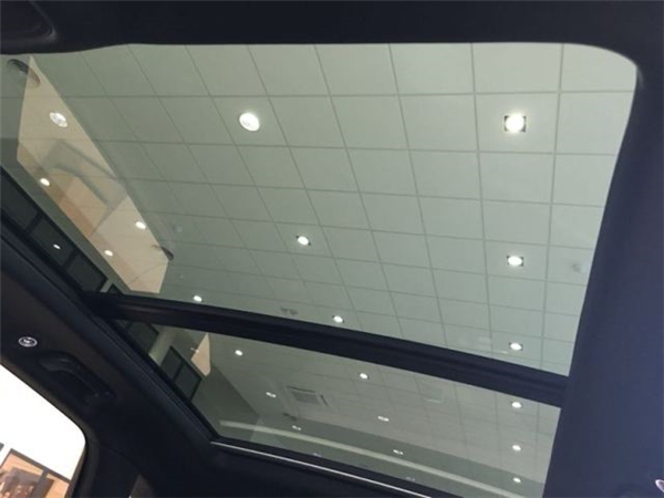 宾利添越销售电话：13389982878刘经理