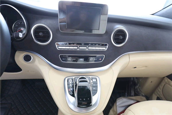 奔驰V250销售电话：13389982878刘经理