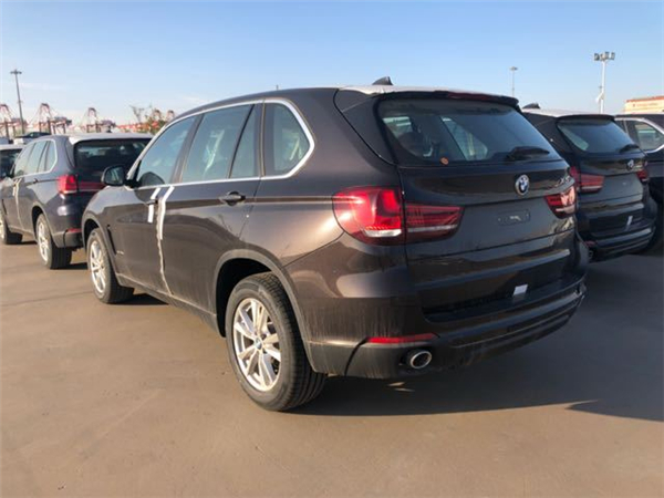 宝马X5柴油版销售电话：13389982878刘经理