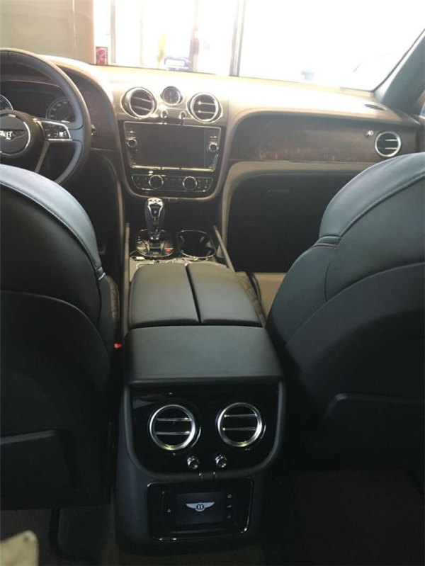 宾利添越销售电话：13389982878刘经理