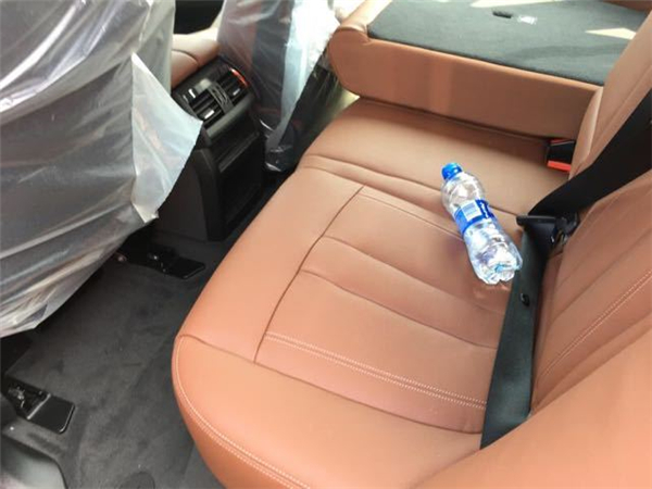 宝马X5柴油版销售电话：13389982878刘经理