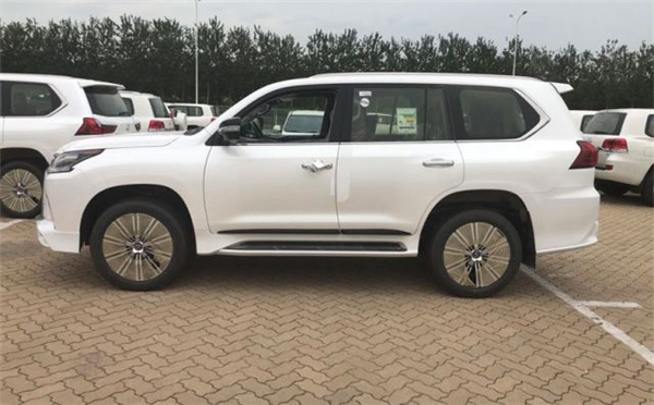 雷克萨斯LX570销售电话：13389982878刘经理