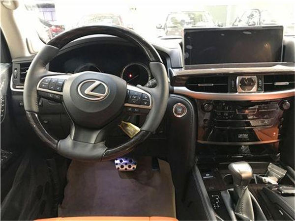 雷克萨斯LX570 7×24H销售热线：133-8998-2878刘经理（同微信）