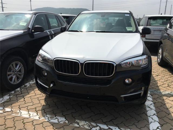 宝马X5柴油版销售电话：13389982878刘经理