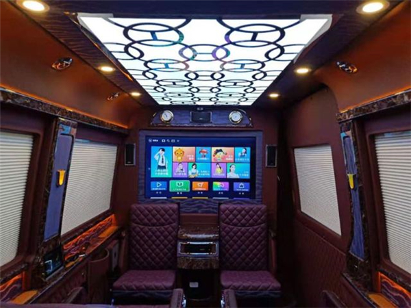 奔驰斯宾特商务房车销售电话：13389982878刘经理