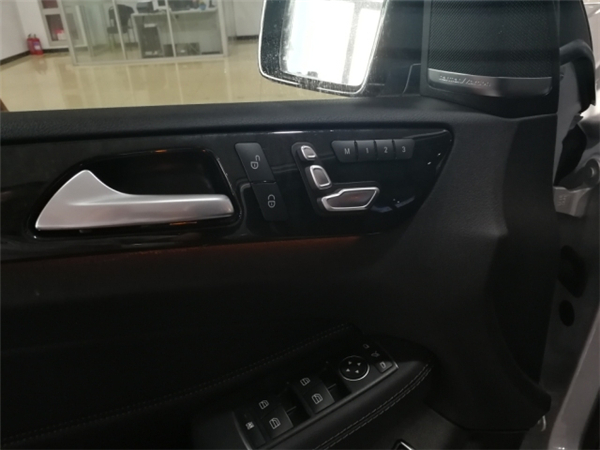 奔驰GLS450销售电话：13389982878刘经理