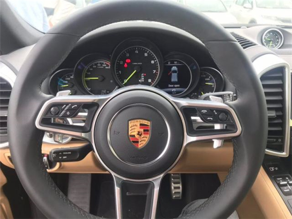 保时捷卡宴销售电话：13389982878刘经理