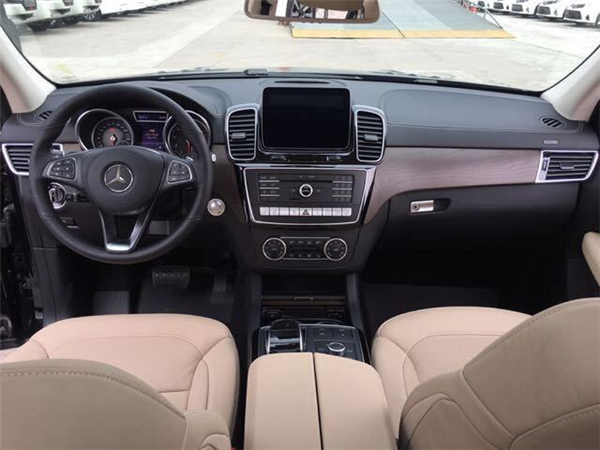 奔驰GLS450销售电话：13389982878刘经理