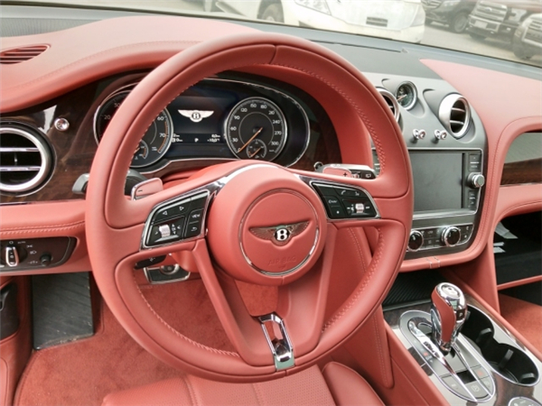 宾利添越销售电话：13389982878刘经理