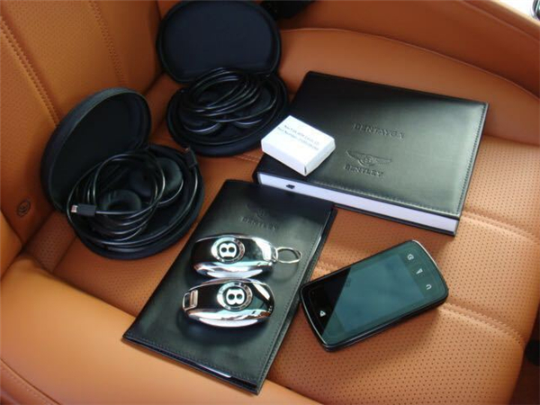 宾利添越销售电话：13389982878刘经理