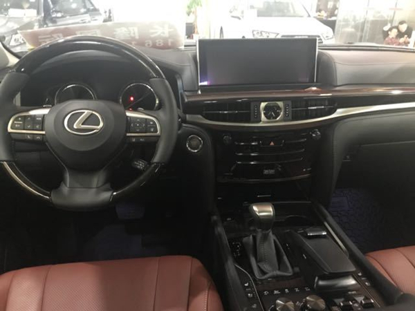 雷克萨斯LX570 7×24H销售热线：133-8998-2878刘经理（同微信）