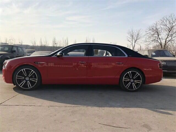 宾利飞驰V8S销售电话：13389982878刘经理