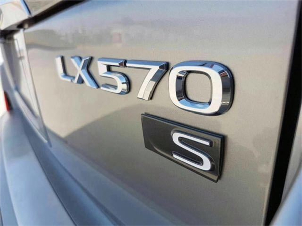 雷克萨斯LX570 7×24H销售热线：133-8998-2878刘经理（同微信）