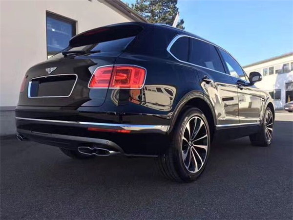 宾利添越七座销售电话：13389982878刘经理